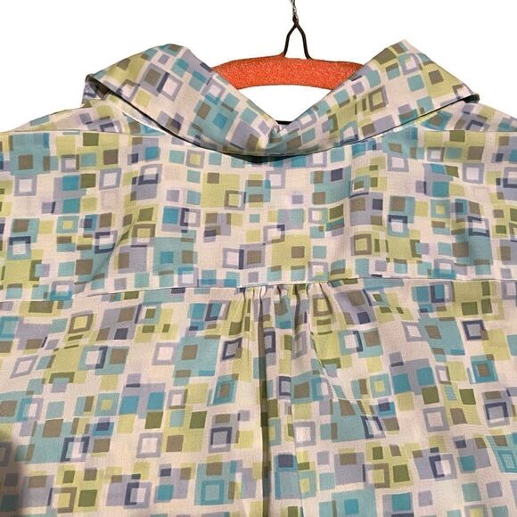 GAP Geometric Print Shirt in Shades of Green - Picture 6 of 8